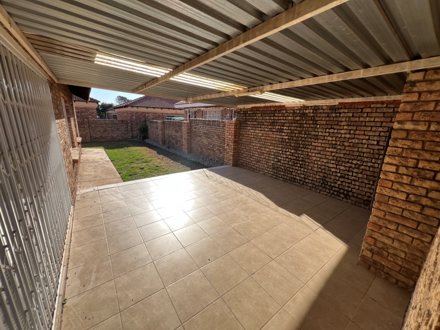3 Bedroom Property for Sale in La Hoff North West